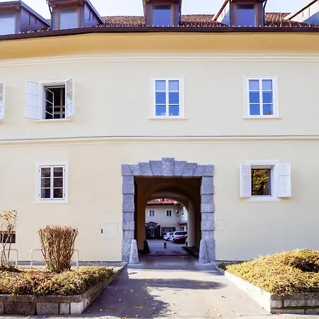 아파트 Living Vegova-with Parking