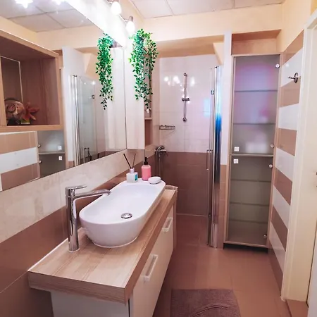 Living Vegova-with Parking 아파트 *