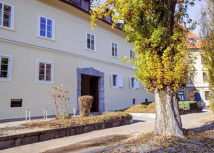 Living Vegova-with Parking 卢布尔雅那